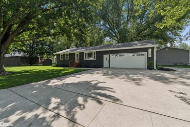 Welcome home to this beautifully updated 4-bedroom, 2-bath ranch - photo 2