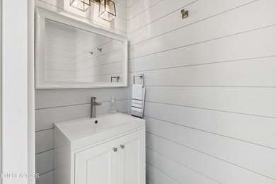 Welcome to an extraordinary waterfront community residence where - photo 44
