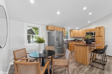 Welcome home to this beautifully updated 4-bedroom, 2-bath ranch - photo 6