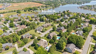 Welcome to an extraordinary waterfront community residence where - photo 48