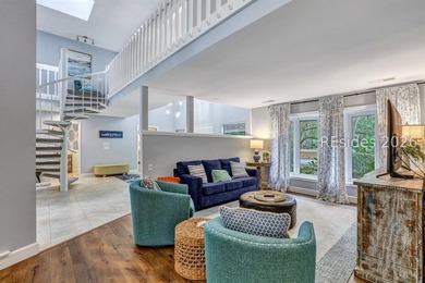 Unique home with a covered, heated pool and bi-fold doors that - photo 12