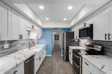 (private lake, pond, creek) Townhome/Townhouse For Sale in Sun City Arizona