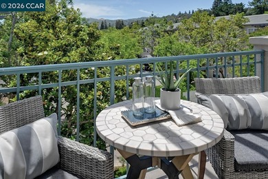 Rarely available penthouse location with beautiful treetop and - photo 3