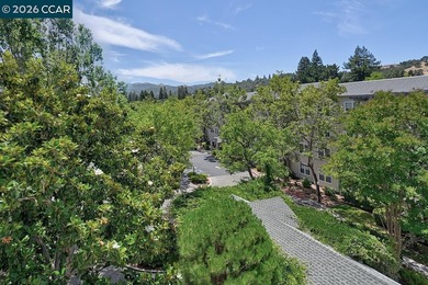 Rarely available penthouse location with beautiful treetop and - photo 4