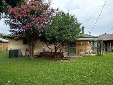 Welcome home if you need lots of space and bedrooms! This one is - photo 5