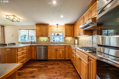 Spacious country living just minutes from town! Set on 2+ - photo 4