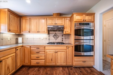 Spacious country living just minutes from town! Set on 2+ - photo 5