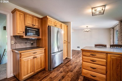 Spacious country living just minutes from town! Set on 2+ - photo 6