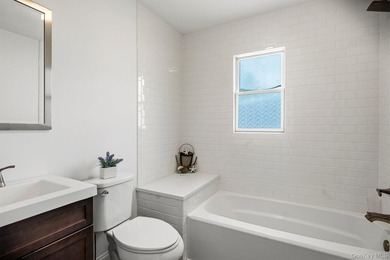 Welcome to 11 Jackson Street in East Islip-a beautifully - photo 18