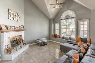 Beautiful townhome with loads of updates! Spacious living room - photo 18