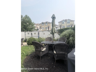 Welcome to 15 Phyllis Ct., a charming 1600 square foot, 3-story - photo 18