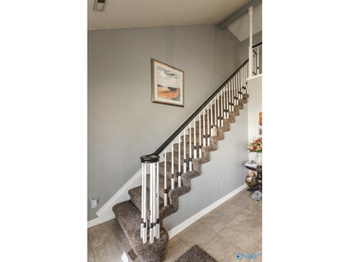 Beautiful townhome with loads of updates! Spacious living room - photo 20