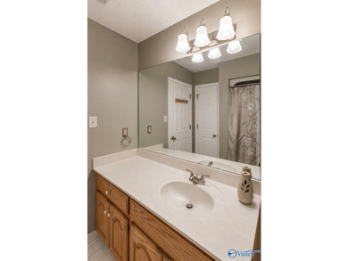 Beautiful townhome with loads of updates! Spacious living room - photo 22