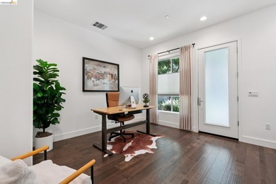 Modern Living in Marina Bay in this stylish and spacious - photo 3