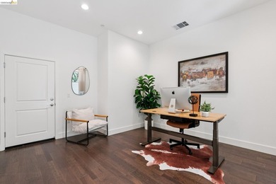 Modern Living in Marina Bay in this stylish and spacious - photo 4