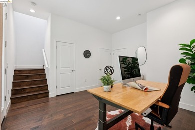 Modern Living in Marina Bay in this stylish and spacious - photo 5