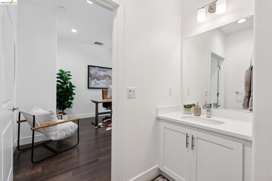 Modern Living in Marina Bay in this stylish and spacious - photo 6