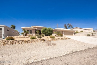 Beautifully maintained single-owner home offering 3 bedrooms, 2 - photo 1