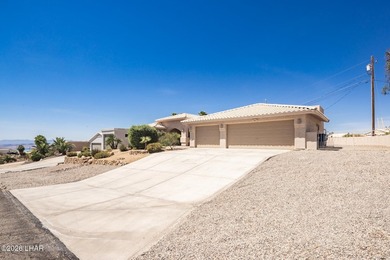 Beautifully maintained single-owner home offering 3 bedrooms, 2 - photo 4