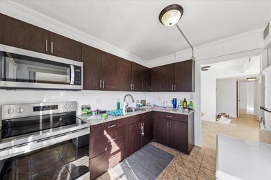 Welcome to this well-appointed two-bedroom, two-bathroom - photo 7