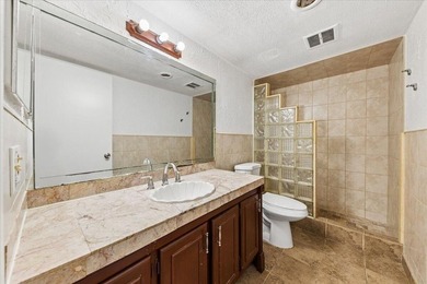 Welcome to this well-appointed two-bedroom, two-bathroom - photo 9