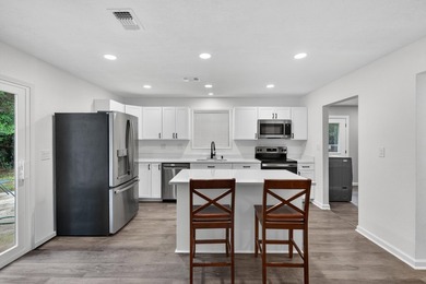 Centrally located in the heart of Fort Walton Beach, this - photo 27