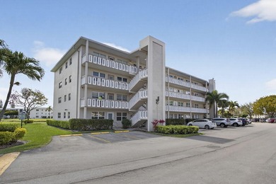 Welcome to this beautifully renovated 2 bed 2 bath spacious - photo 30