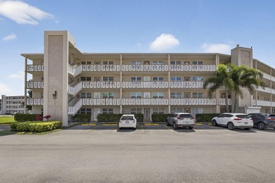 Welcome to this beautifully renovated 2 bed 2 bath spacious - photo 31