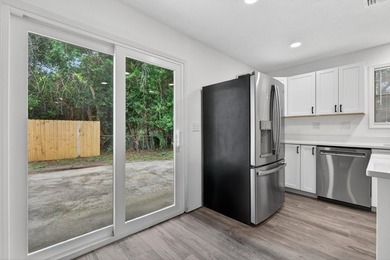 Centrally located in the heart of Fort Walton Beach, this - photo 34