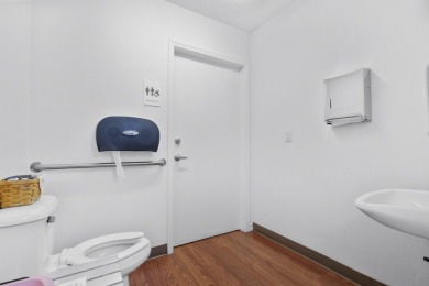 This commercial property offers a prime investment opportunity