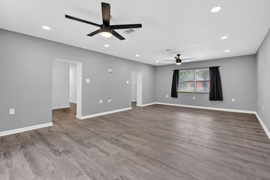 Centrally located in the heart of Fort Walton Beach, this - photo 36