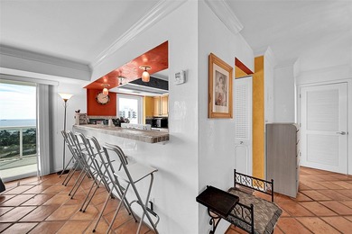 Rarely available south-facing upper-floor end unit! This bright - photo 6