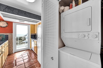 Rarely available south-facing upper-floor end unit! This bright - photo 10