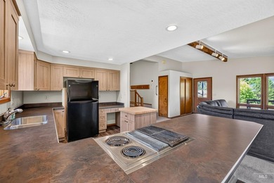 Welcome to Cascade!! Come home to this private home located in - photo 11