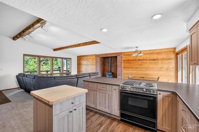 Welcome to Cascade!! Come home to this private home located in - photo 12