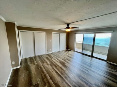 Rare opportunity to own a completely renovated Penthouse unit in - photo 12
