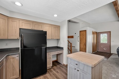 Welcome to Cascade!! Come home to this private home located in - photo 14