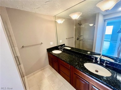 Rare opportunity to own a completely renovated Penthouse unit in - photo 14