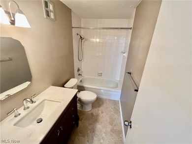 Rare opportunity to own a completely renovated Penthouse unit in - photo 18