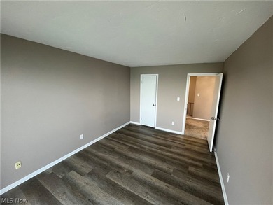Rare opportunity to own a completely renovated Penthouse unit in - photo 19