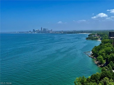 Rare opportunity to own a completely renovated Penthouse unit in - photo 21