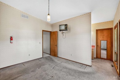 Welcome to Cascade!! Come home to this private home located in - photo 26