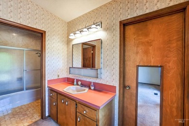 Welcome to Cascade!! Come home to this private home located in - photo 27