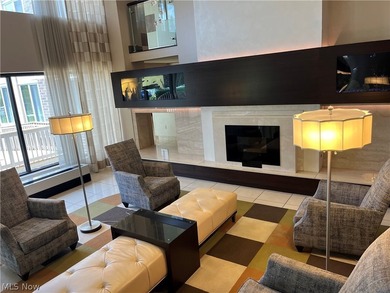 Rare opportunity to own a completely renovated Penthouse unit in - photo 27