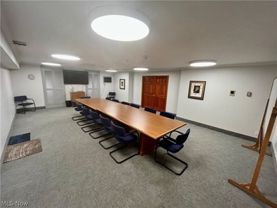 Rare opportunity to own a completely renovated Penthouse unit in - photo 32