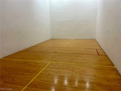 Rare opportunity to own a completely renovated Penthouse unit in - photo 36