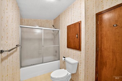 Welcome to Cascade!! Come home to this private home located in - photo 38