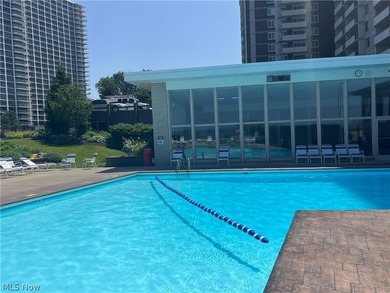 Rare opportunity to own a completely renovated Penthouse unit in - photo 40
