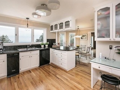 Spellbinding ocean views! Expansive long-range vistas over - photo 9
