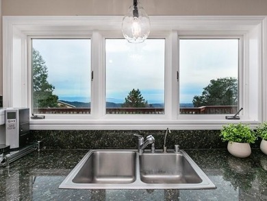 Spellbinding ocean views! Expansive long-range vistas over - photo 10